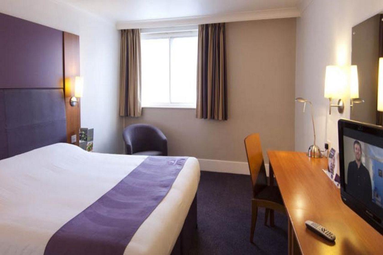Premier Inn Arundel Exterior photo